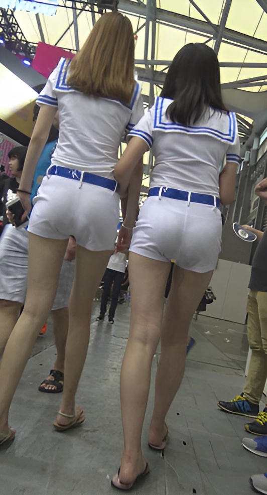 漂亮的白色短裤模特小姐姐[1.33G/MP4]