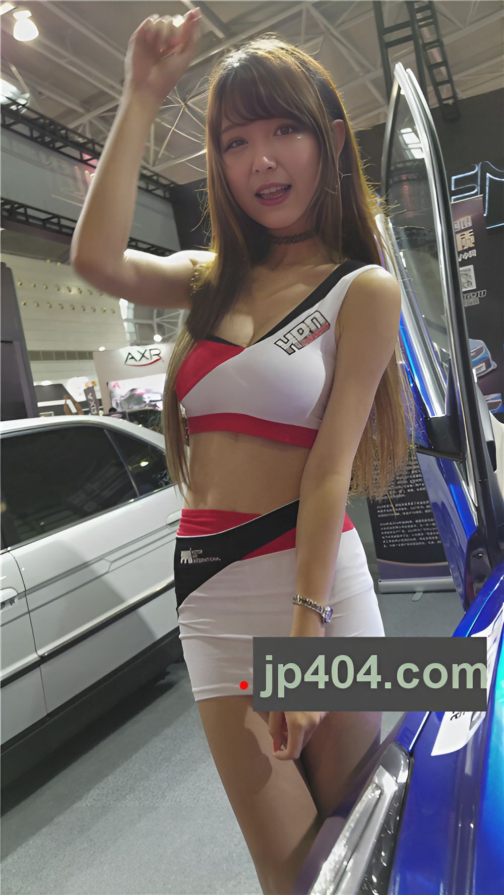 可爱的车模小美女[599M/MP4]