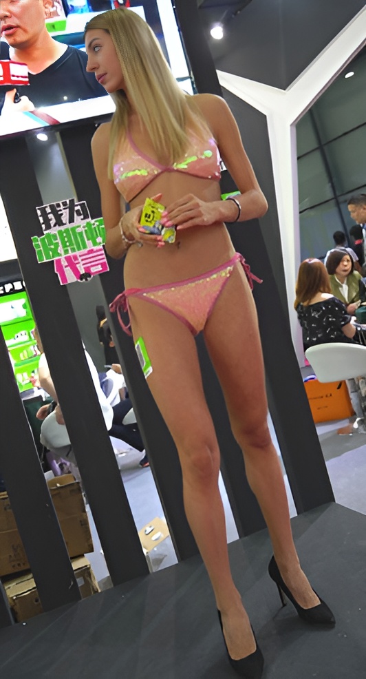 性感的长腿国外模特[1.37G/MP4]