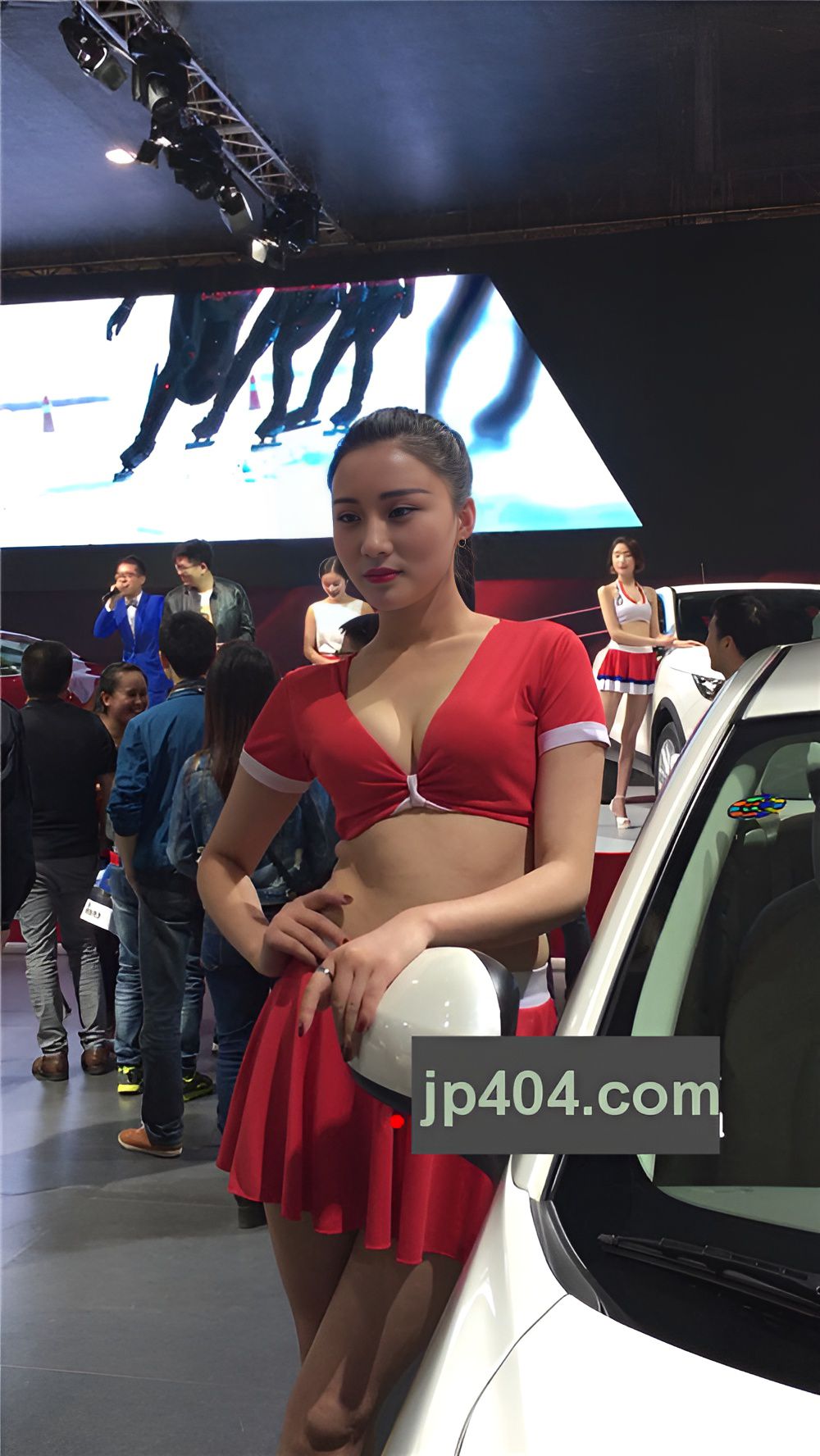 漂亮的性感红色短裙小姐姐[380M/MP4]