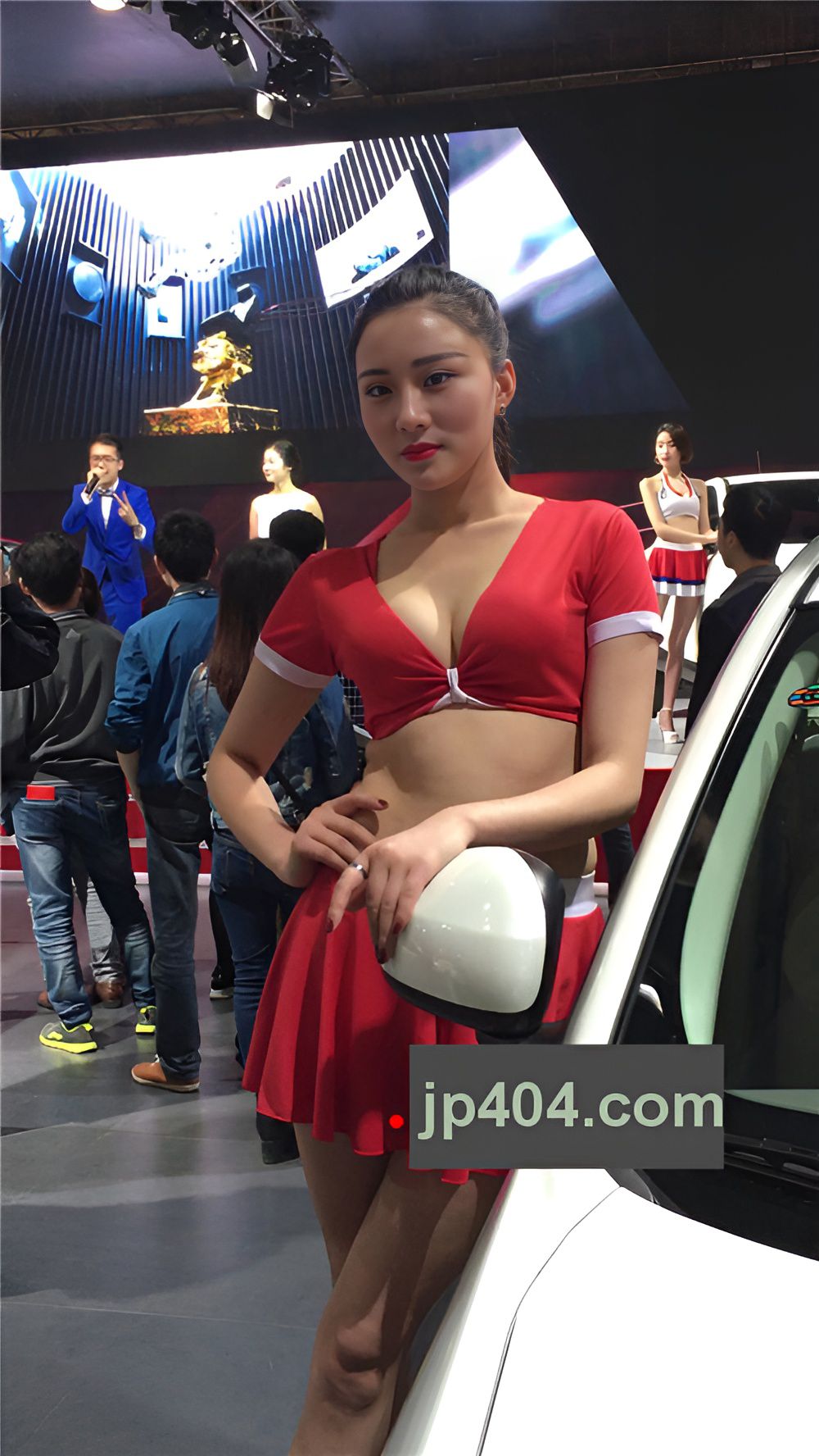 漂亮的性感红色短裙小姐姐[380M/MP4]