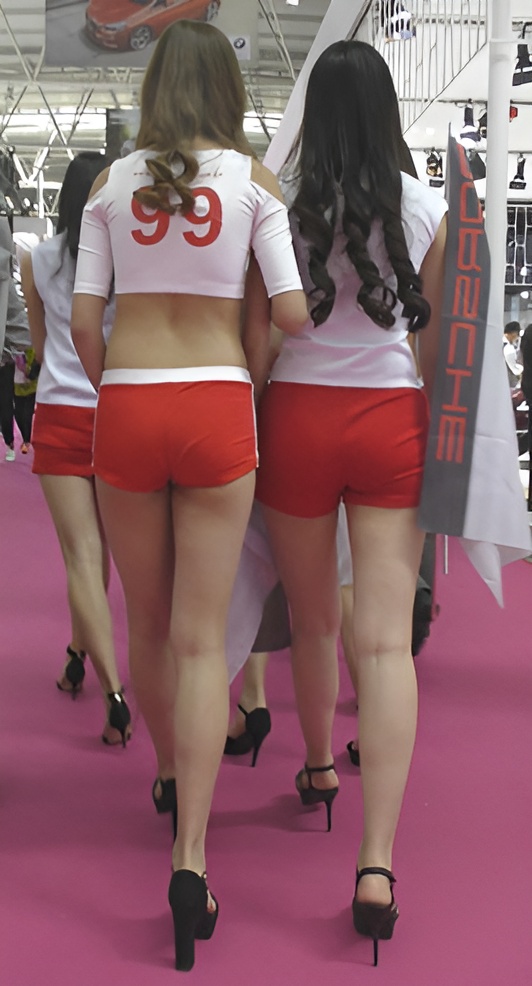 车展上的几个美女小姐姐[980M/MP4]