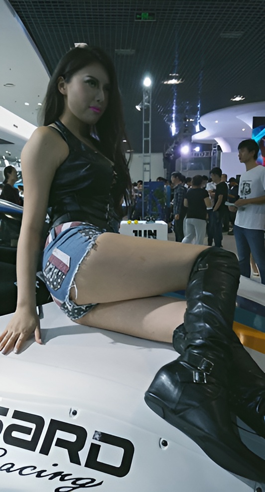 高靴热裤车模MM[537M/MP4]