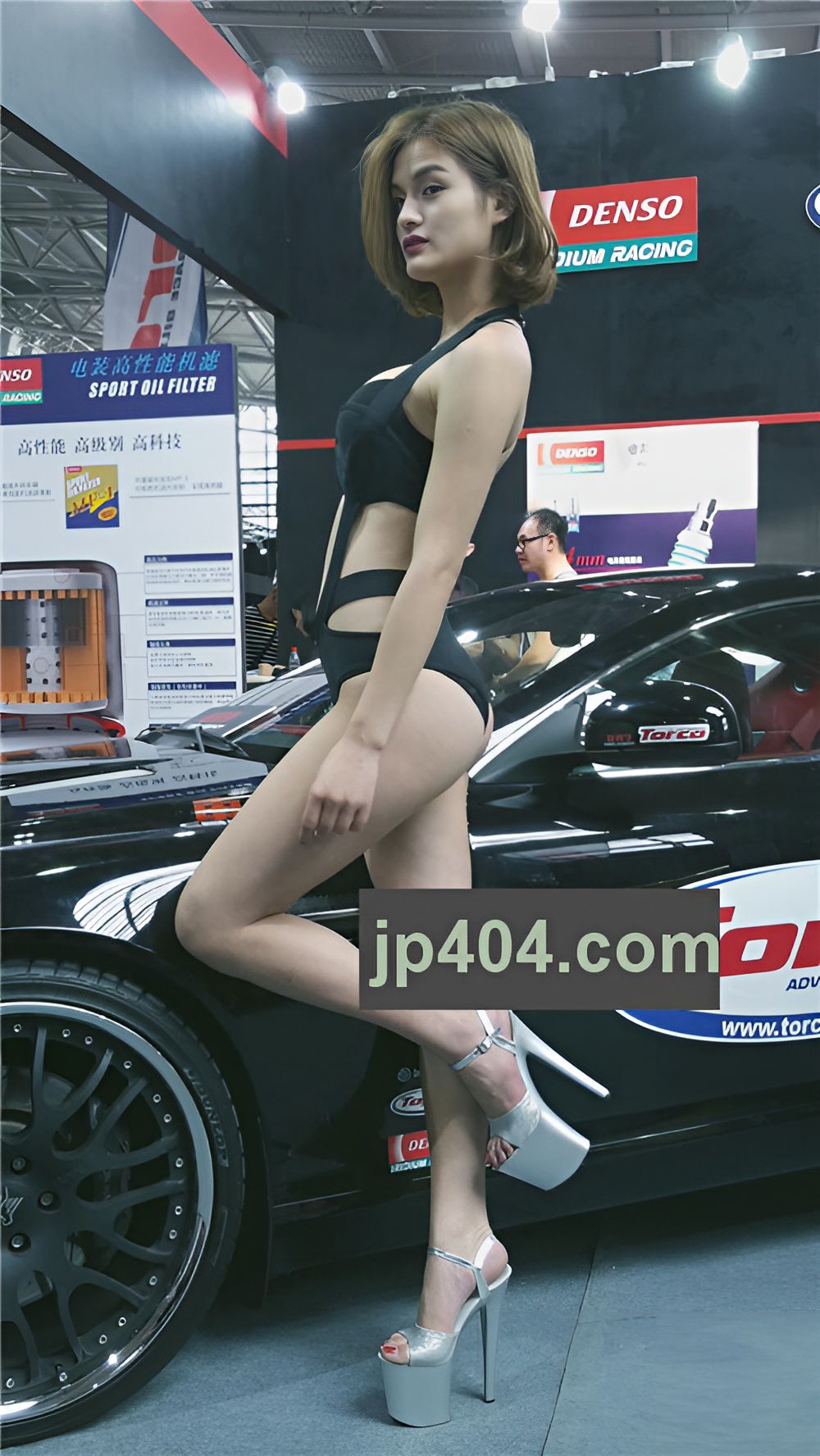 性感的短发车模美女[518M/MP4]