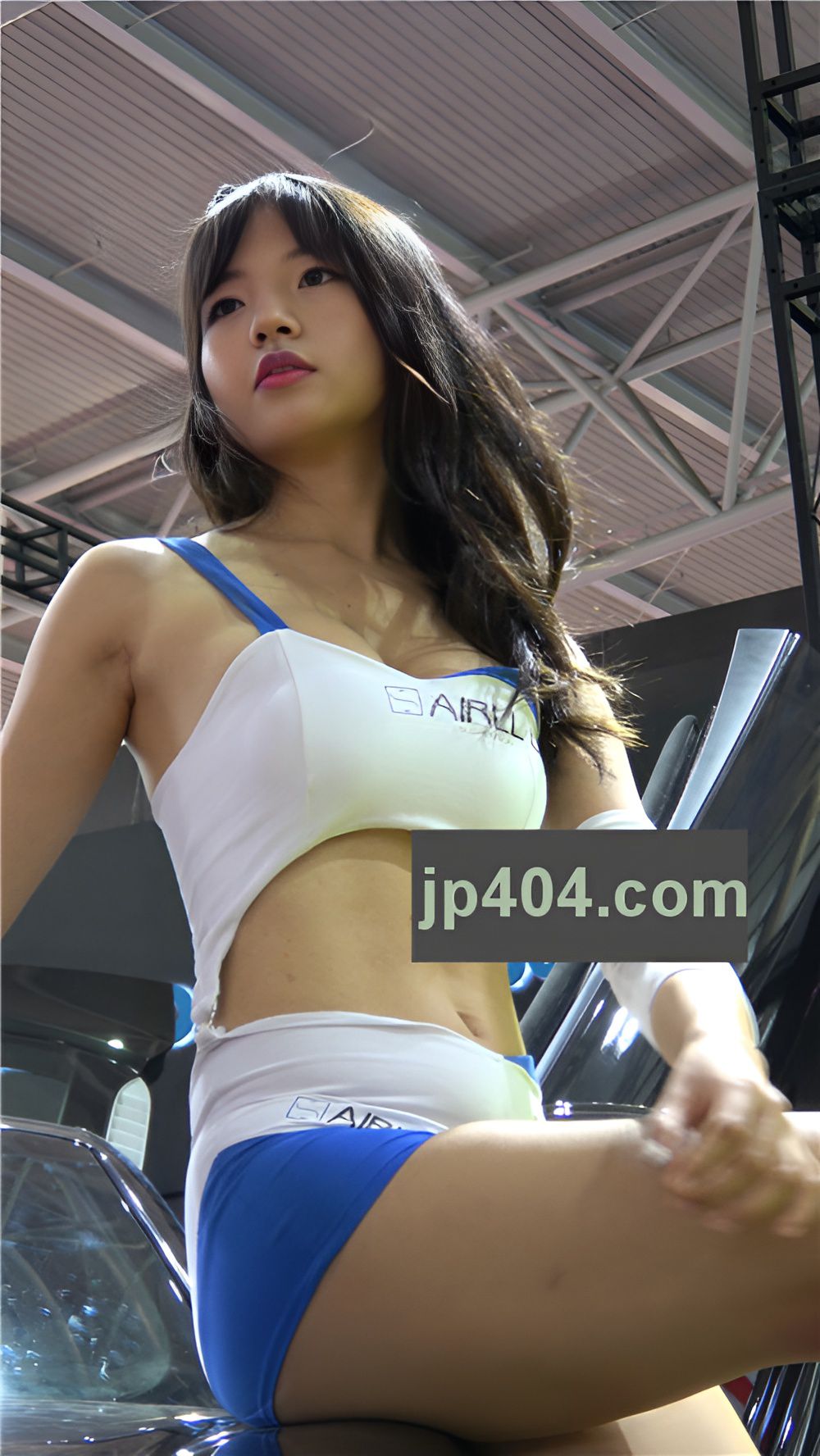 车展上漂亮的极品美胸美女[2.21G/MP4]