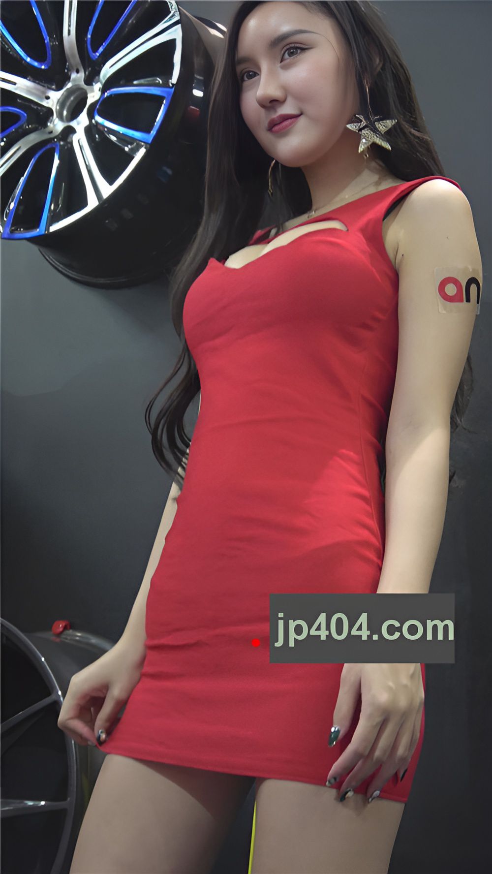 漂亮的车模小姐姐[1.07G/MP4]