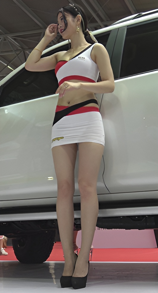 白色包臀裙车模美眉[1.47G/MP4]