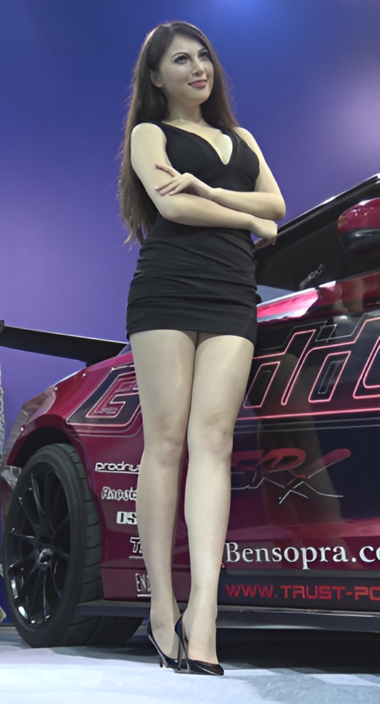 漂亮的长裙美模[1.53G/MP4]