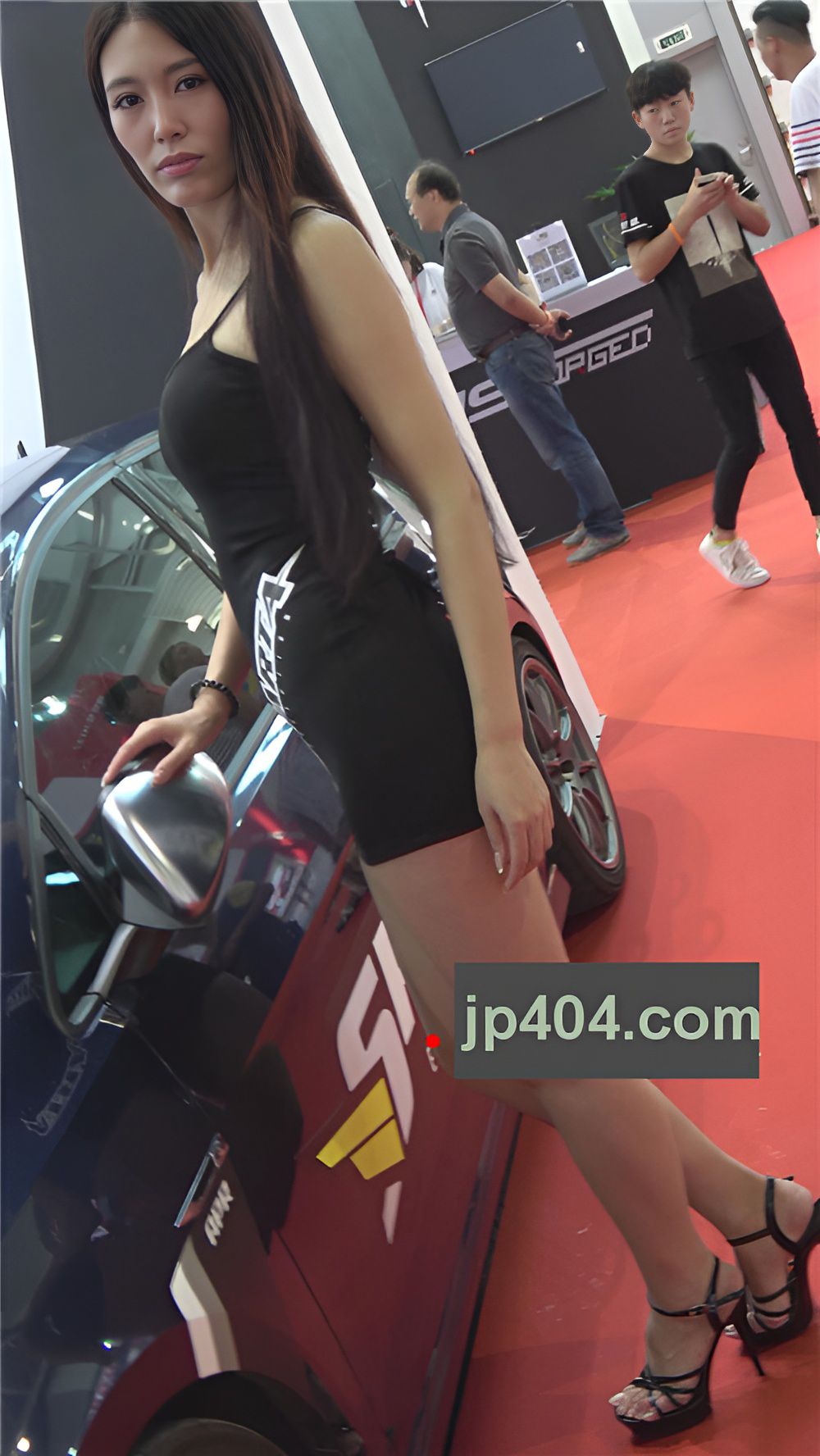 两个漂亮的车模美女[808M/MP4]