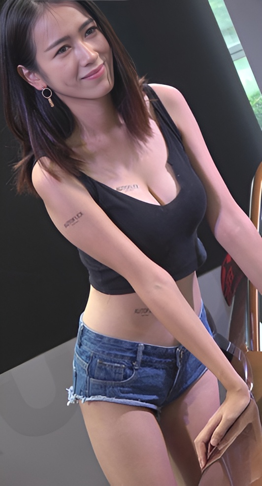 热裤车模小姐姐[406M/MP4]