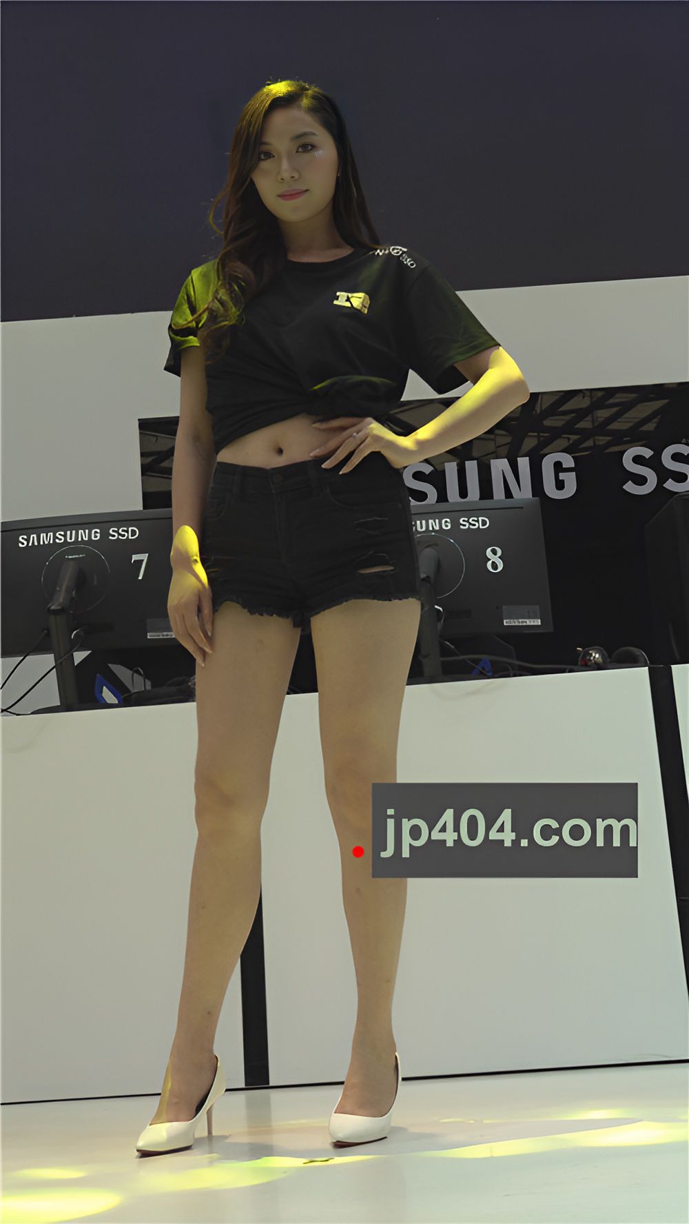 站台上的美女模特[1.12G/MP4]