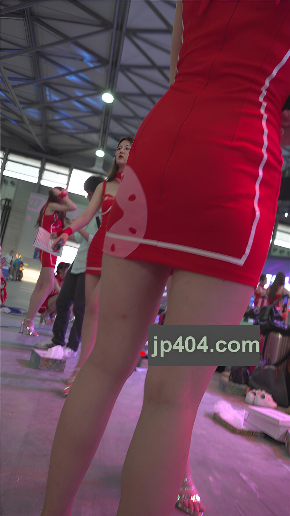 红裙美模[2.1G/MP4]