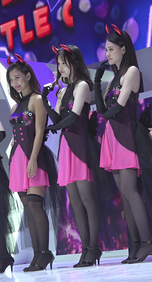 黑丝小姐姐[1.03G/MP4]