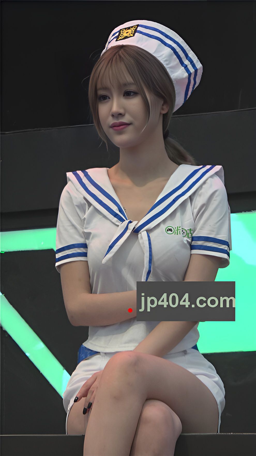 漂亮的美腿女孩[682M/MP4]