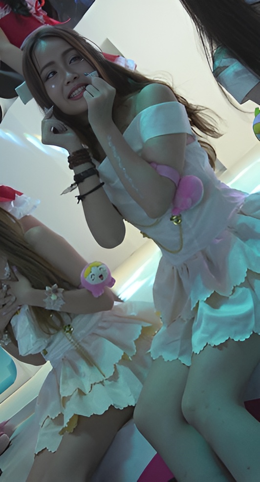 漂亮的白裙美模[323M/MP4]