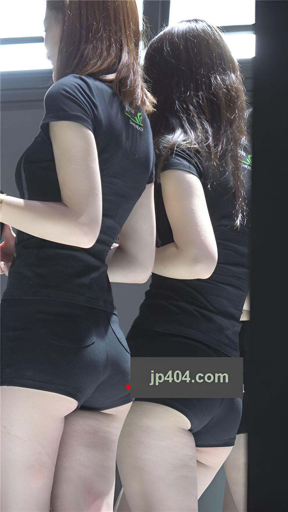 黑色热裤月牙小姐姐[529M/MP4]