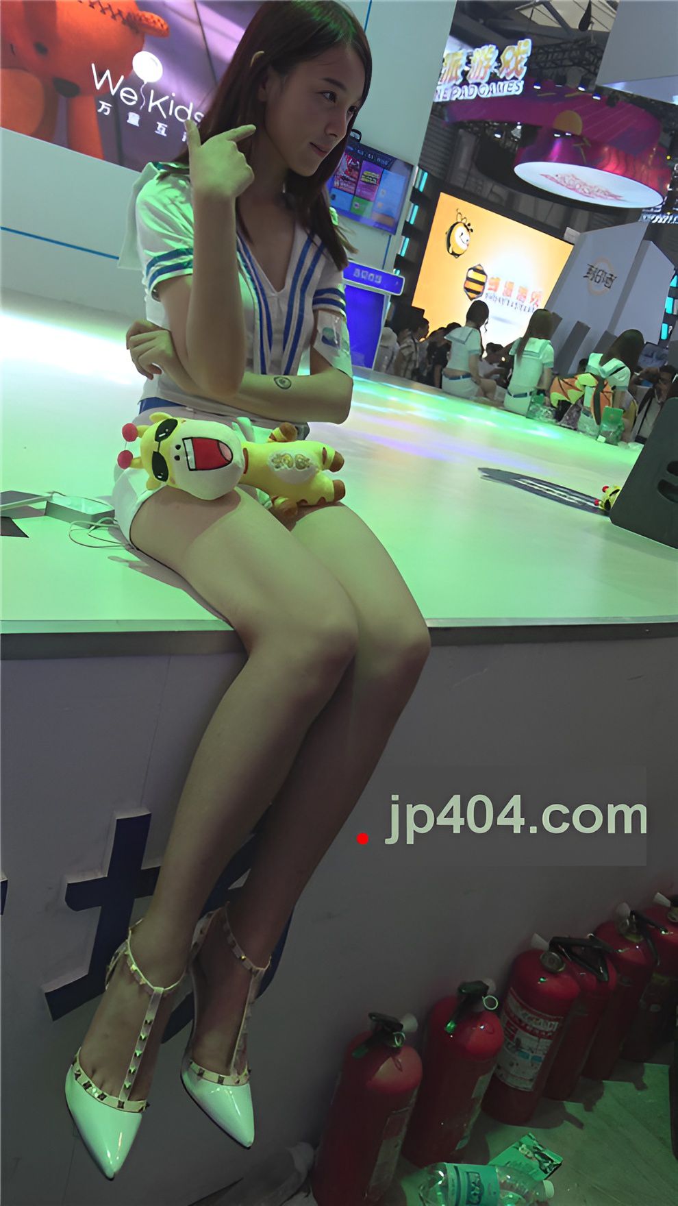 漂亮的长腿美女[782M/MP4]