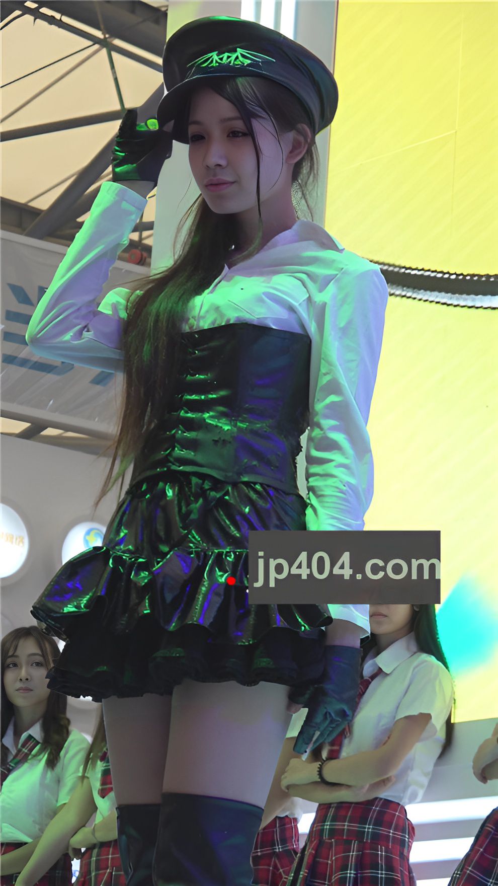 漂亮的小皮裙美女[396M/MP4]