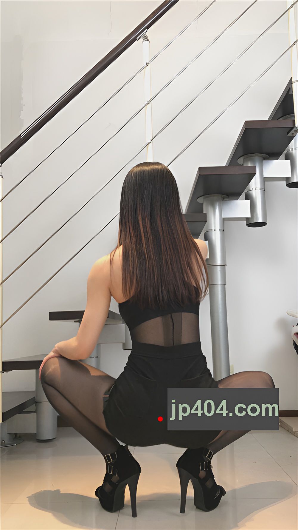 秀舞黑色高腰热裤黑丝美女[233M/MP4]