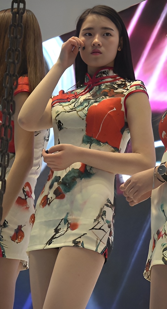 旗袍长发美女[319M/MP4]