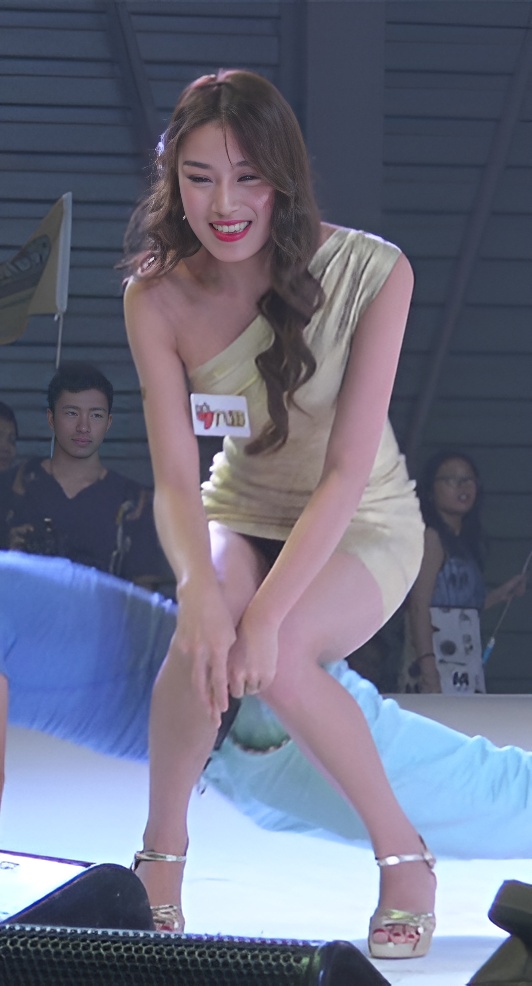 ChinaJoy现场一裙漂亮的小姐姐[2.3G/MP4]