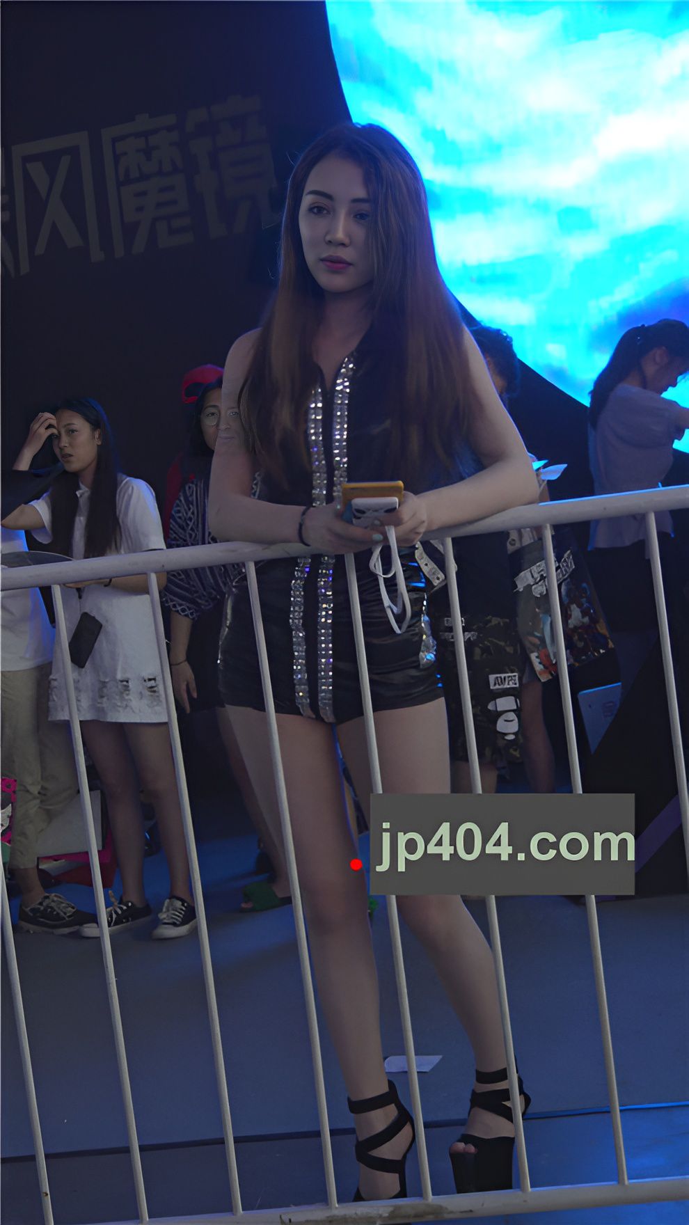 ChinaJoy现场连体皮衣美女[1.52G/MP4]