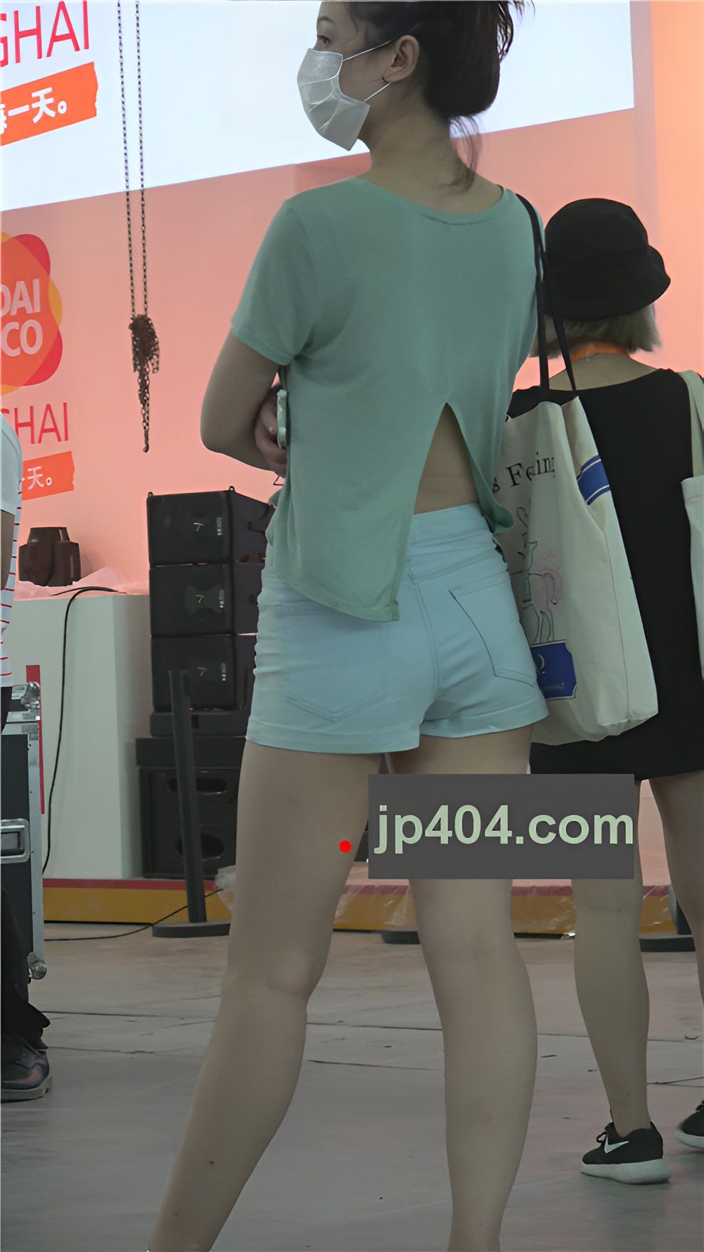 热裤妹子[730M/MP4]