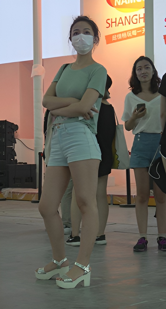 热裤妹子[730M/MP4]