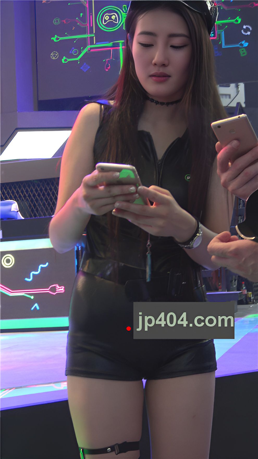 漂亮的高靴皮衣小姐姐[3.97G/MP4]