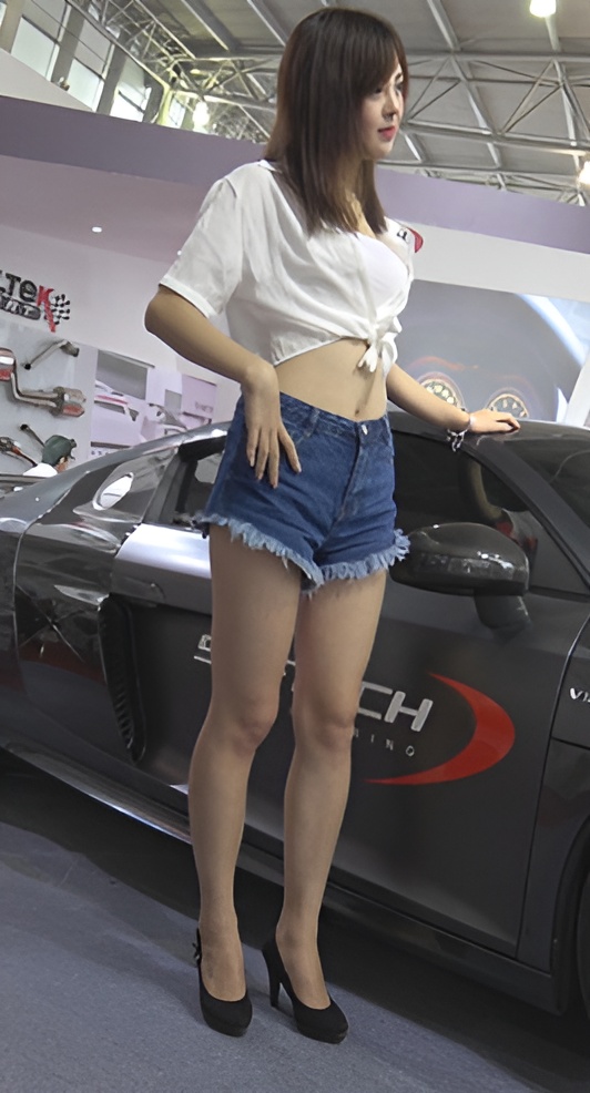 车展上的热裤美模[1.57G/MP4]