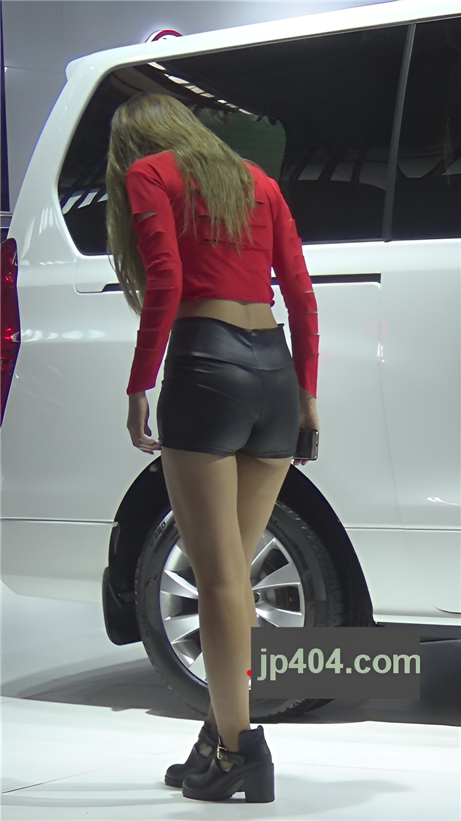 紧身小皮裤美女[546M/MP4]