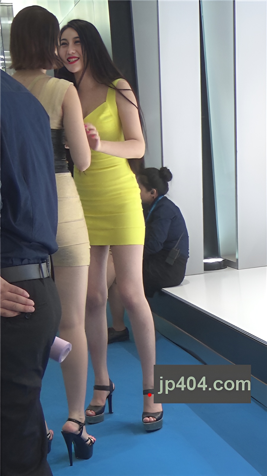 两个长腿模特美女[476M/MP4]