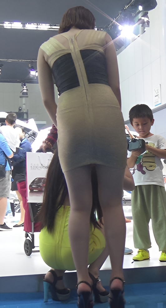 两个长腿模特美女[476M/MP4]