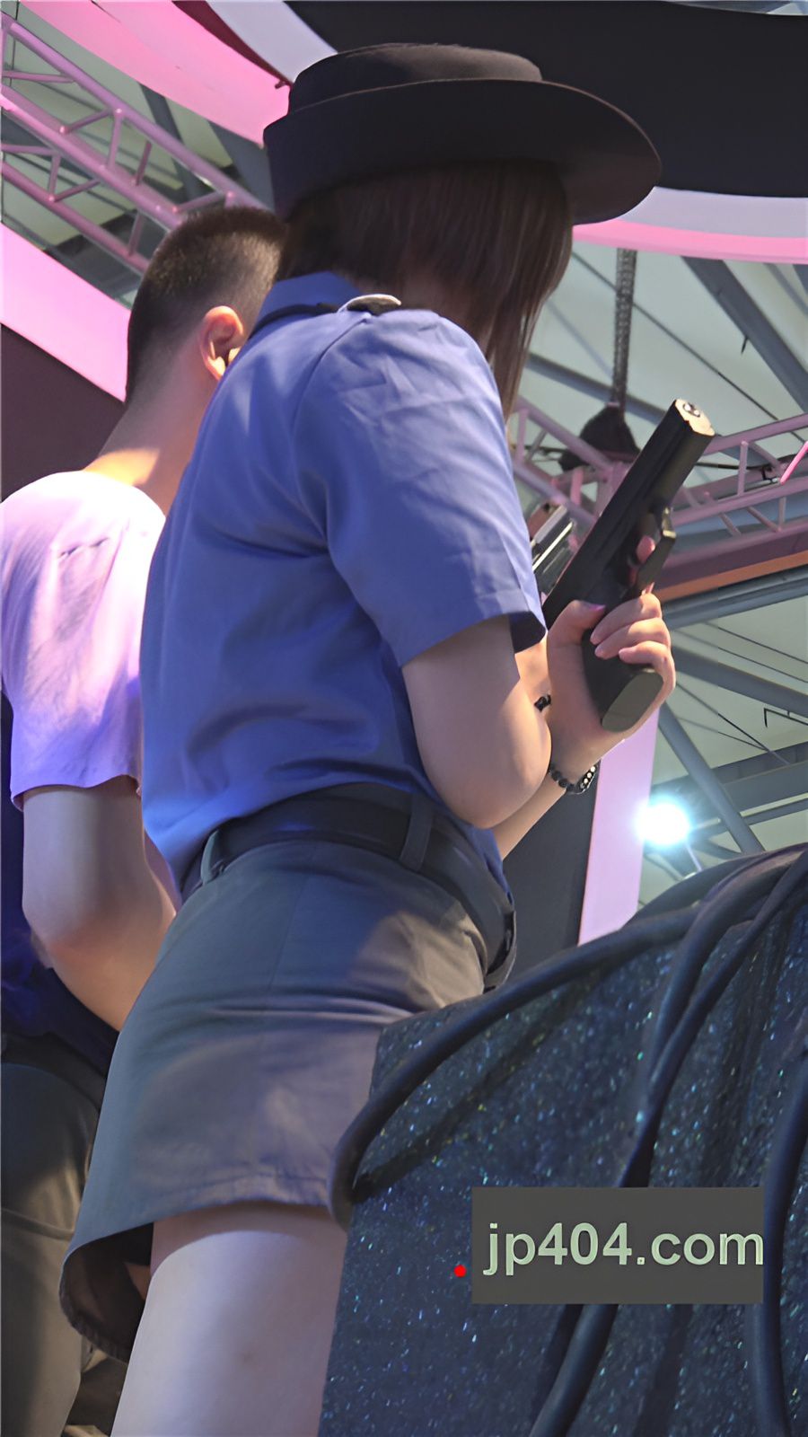 展台上的制服美女[824M/MP4]