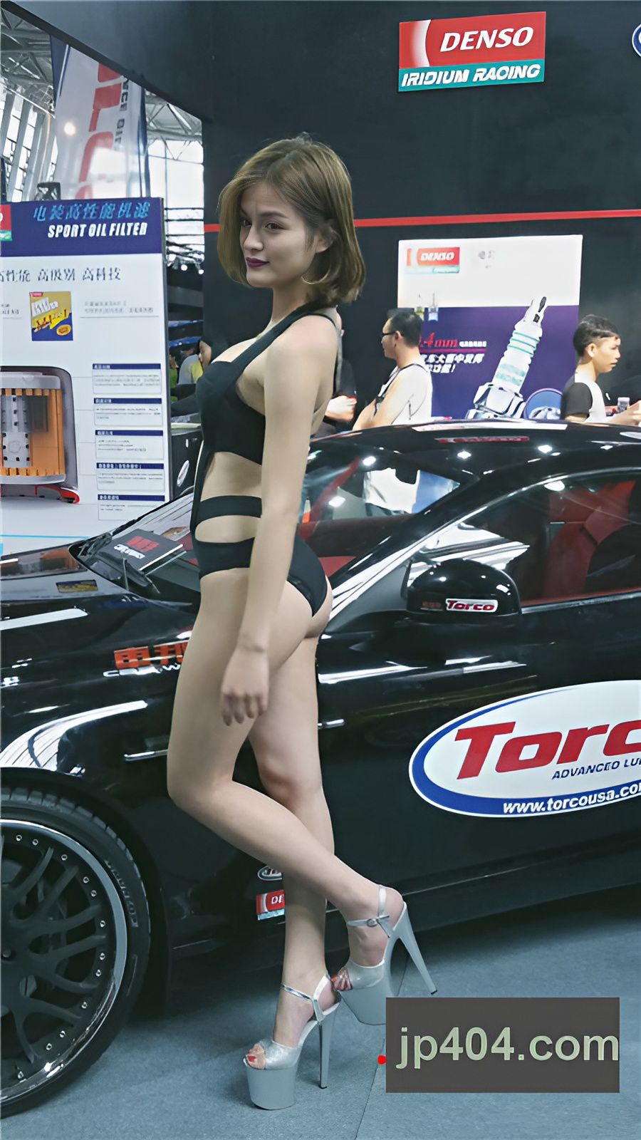 黑色比基尼圆润美女[518M/MP4]