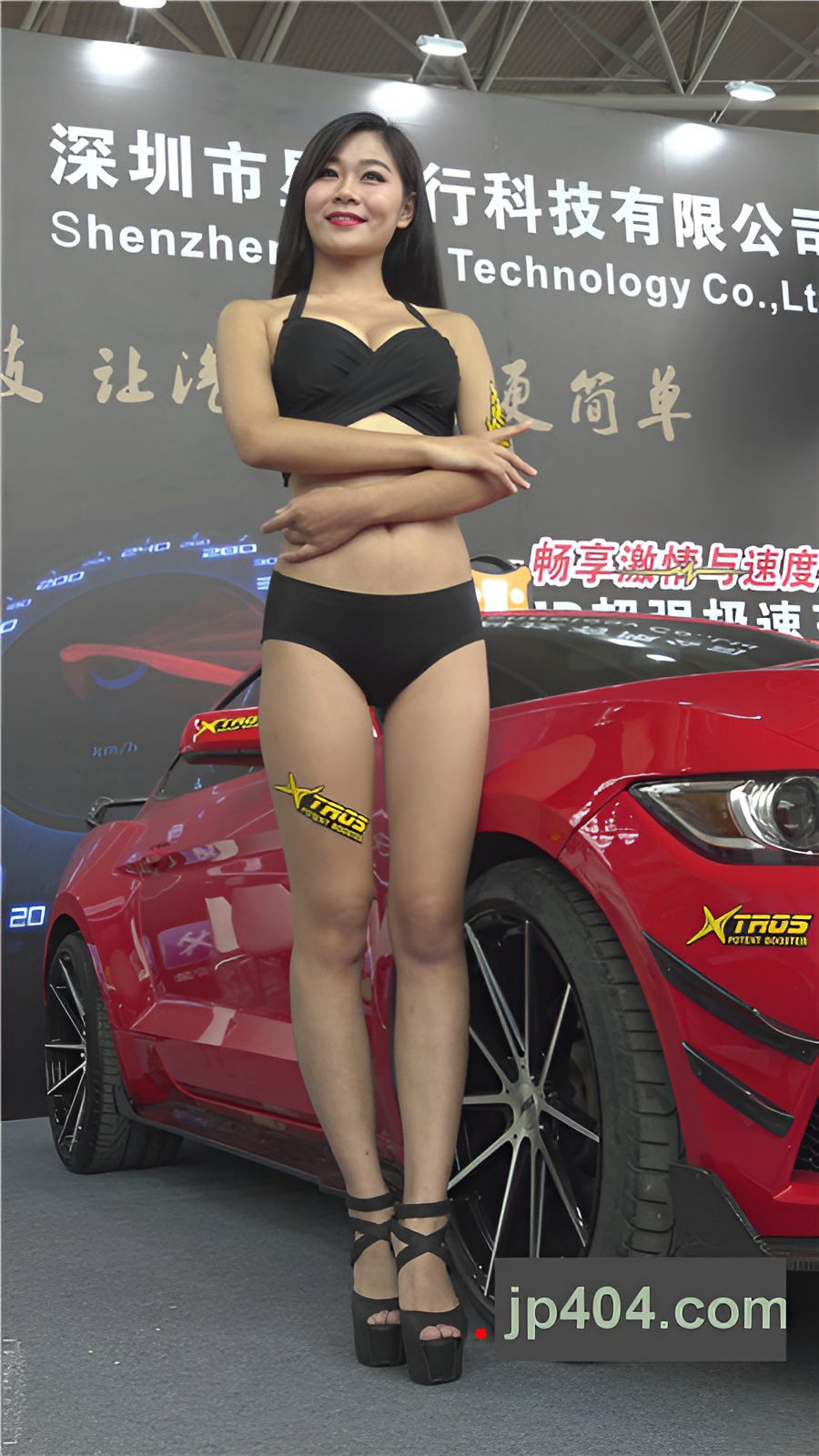 黑色比基尼漂亮的车模美女[1.11G/MP4]