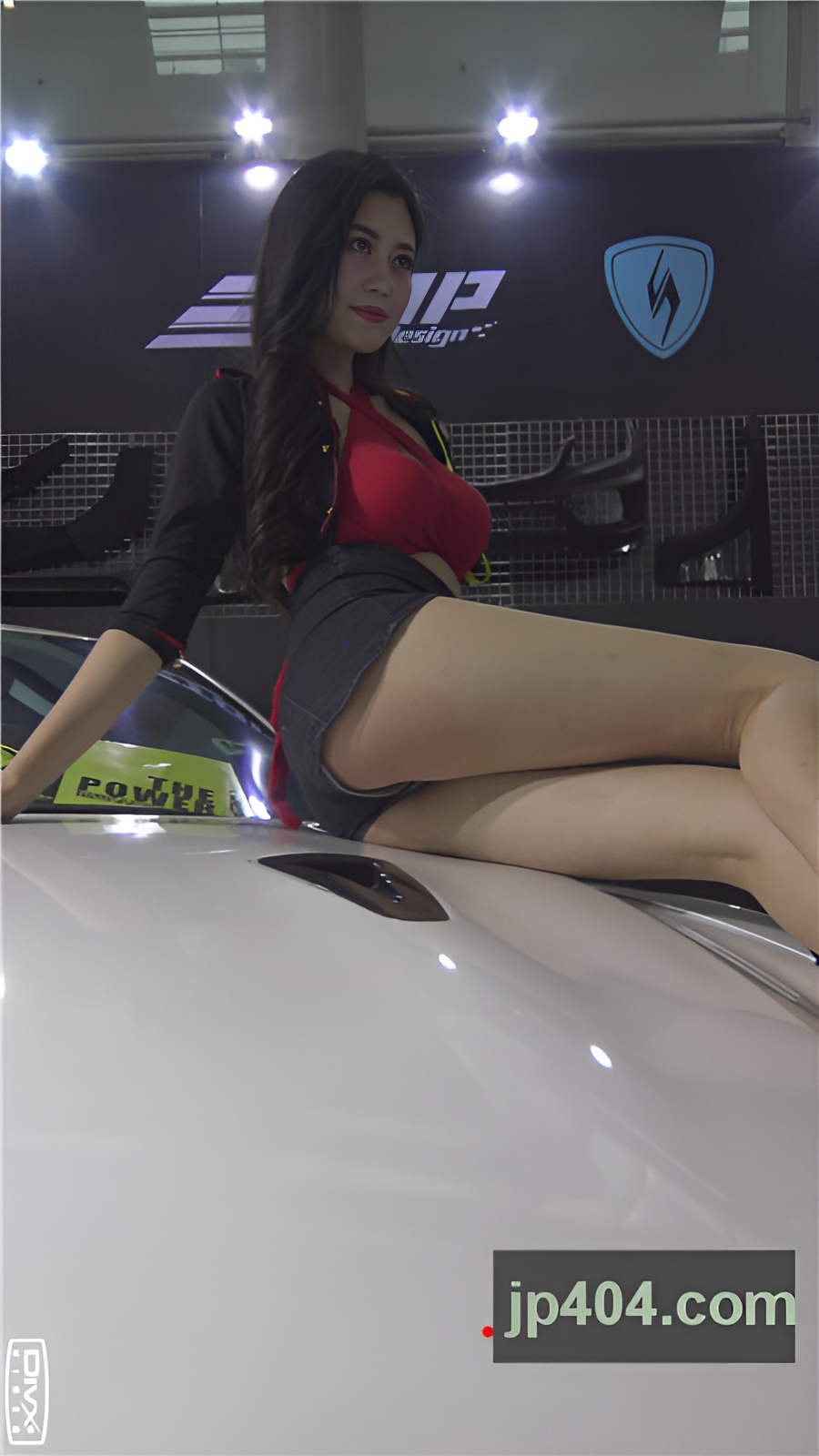 黑色热裤美女模特[3.78G/MP4]