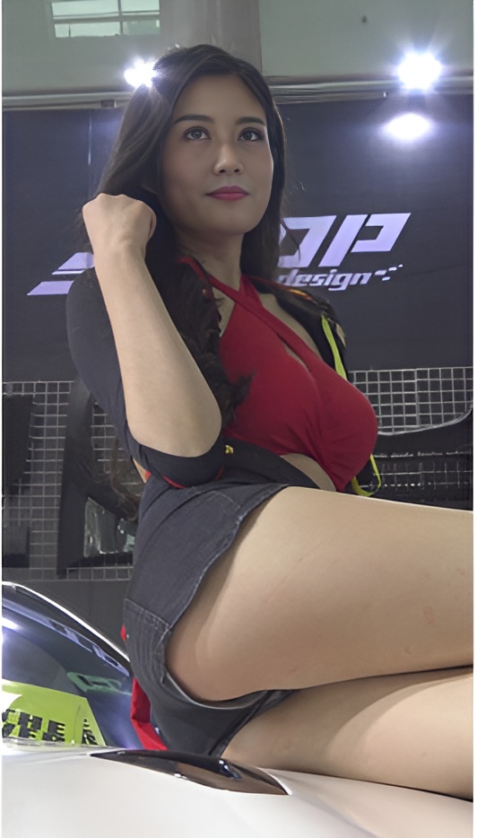 黑色热裤美女模特[3.78G/MP4]