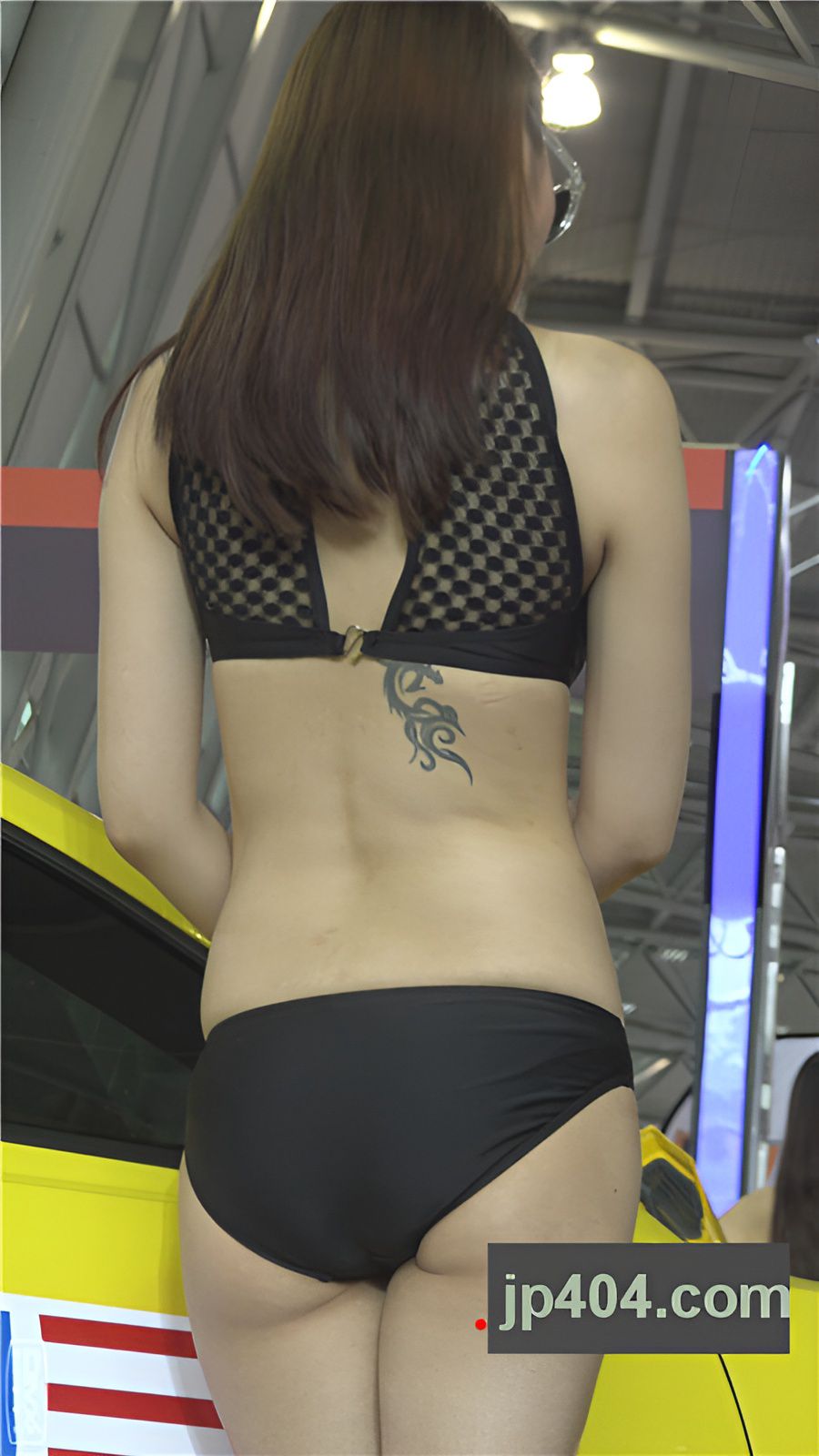 漂亮的黑色比基尼车展模特[1.87G/MP4]