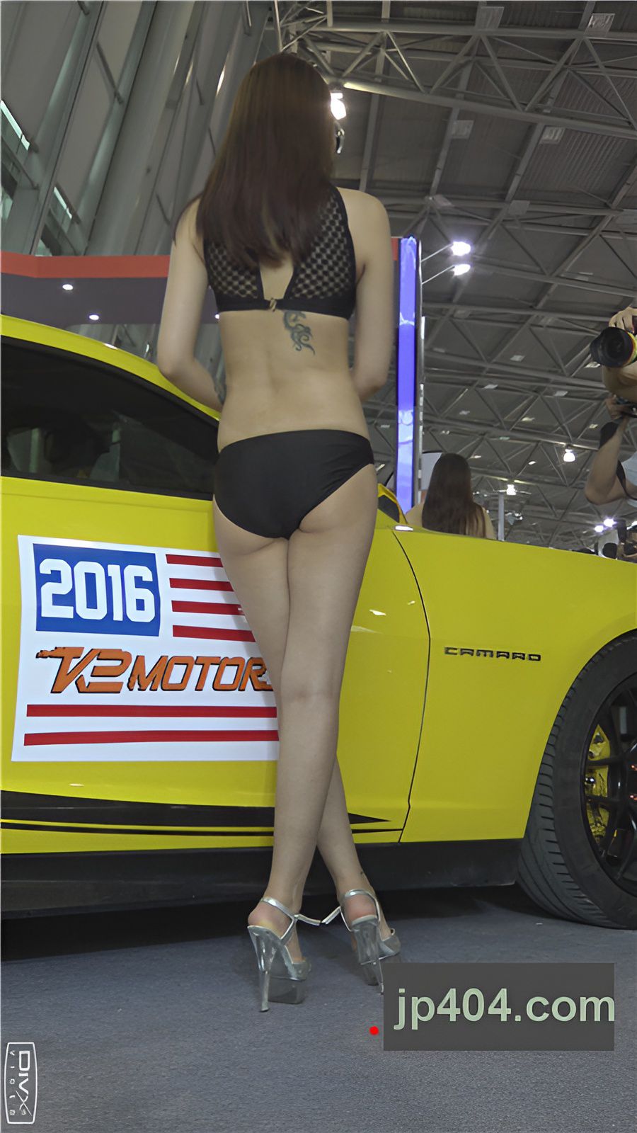 漂亮的黑色比基尼车展模特[1.87G/MP4]