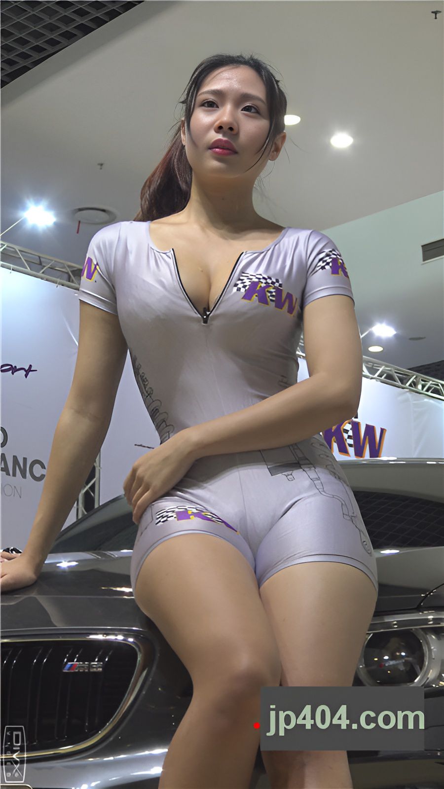 性感的超紧骆驼趾漂亮的模特美女[1.35G/MP4]