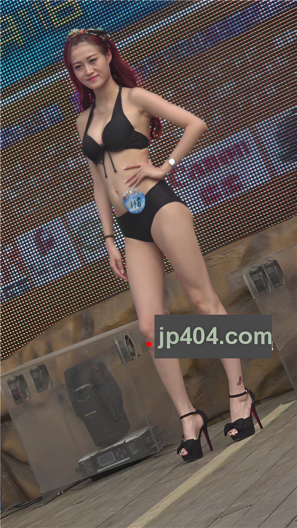 模特黑色比基性感美女[1.61G/MP4]