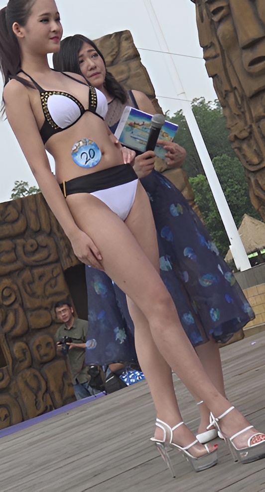 白色比基尼高校美女圆润紧翘[4.16G/MP4]