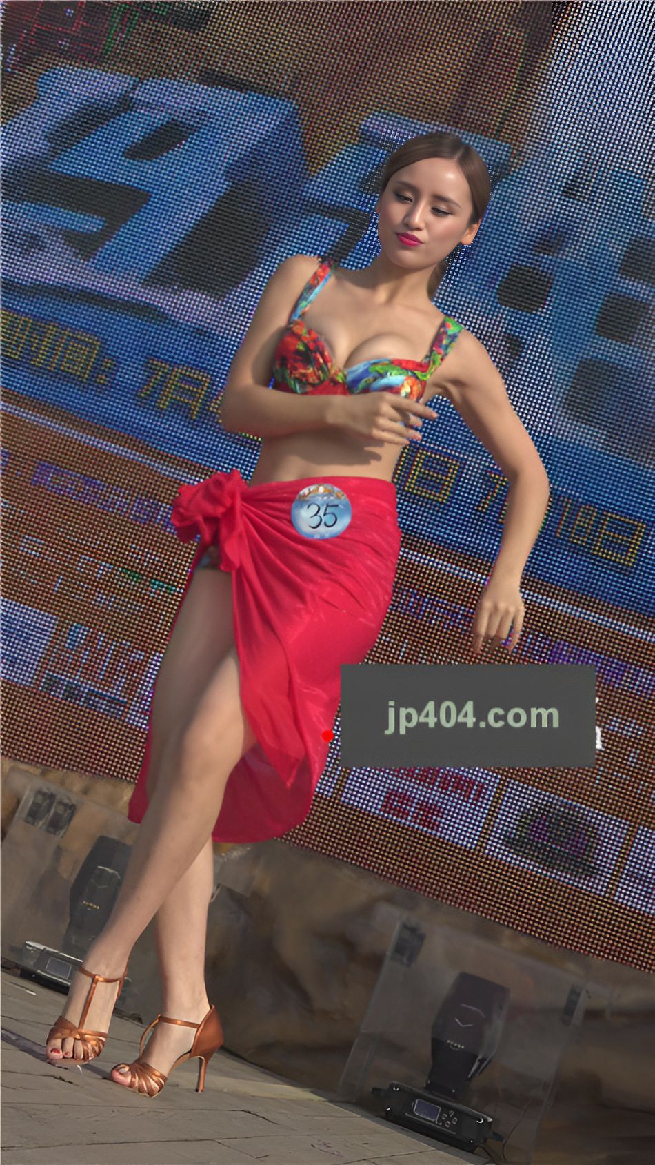 两个漂亮的泳装美女[1.93G/MP4]