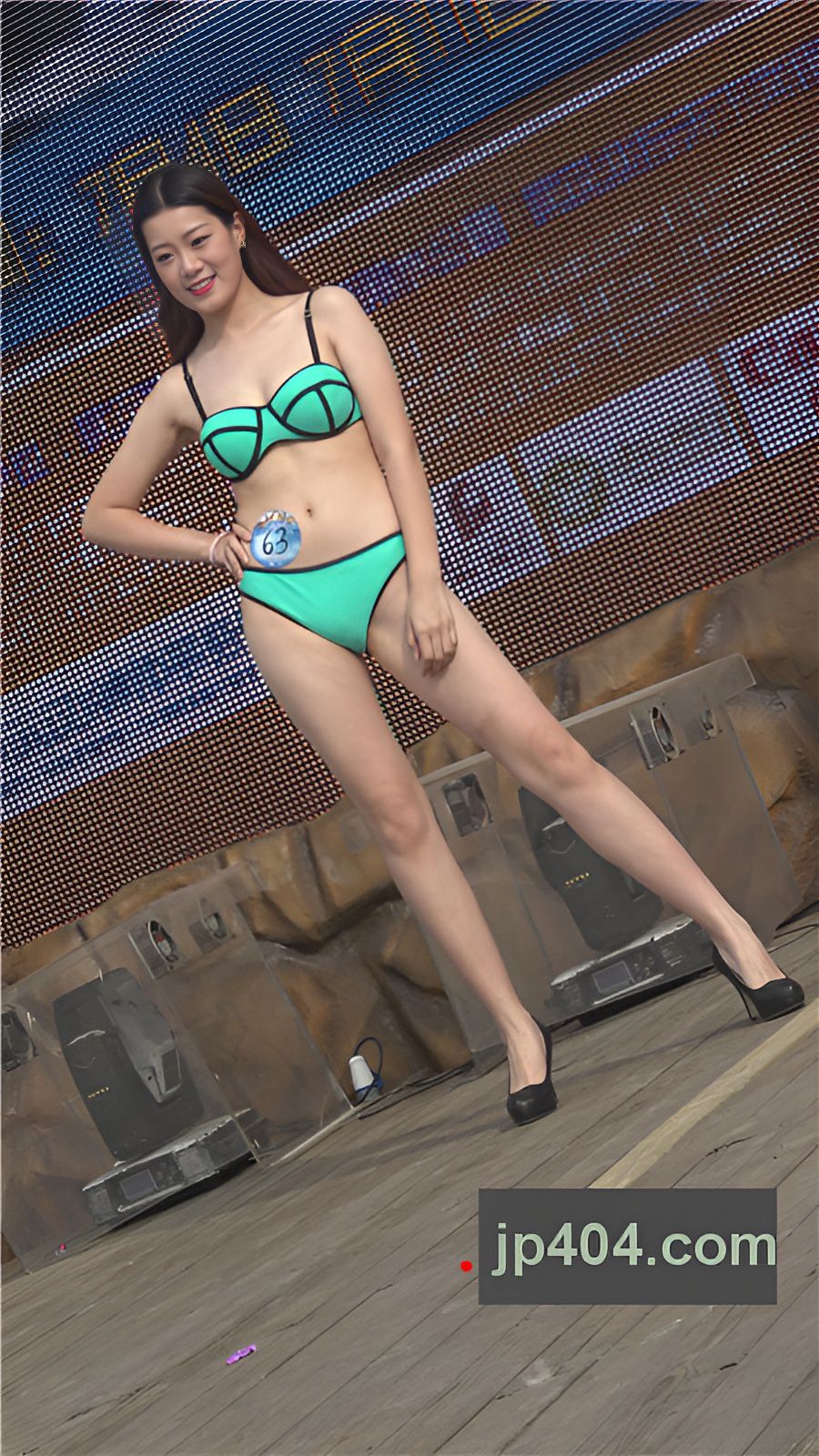 漂亮的绿色比基尼美女小姐姐[725M/MP4]