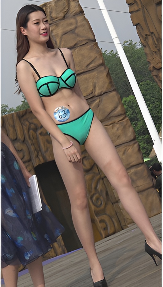 漂亮的绿色比基尼美女小姐姐[725M/MP4]