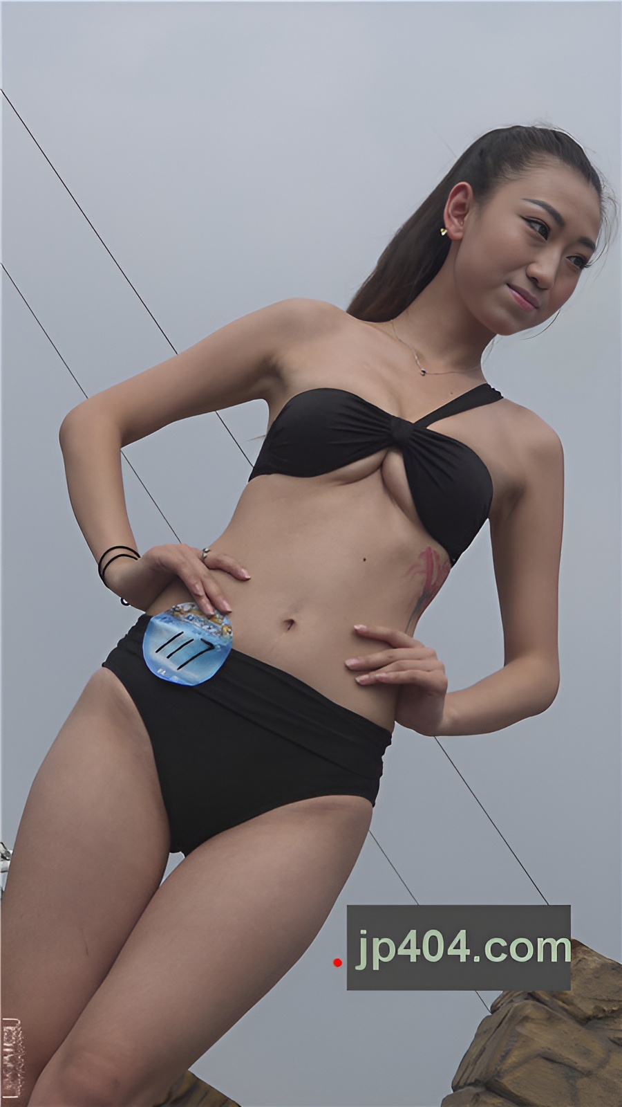 漂亮的黑色比基尼美女[3.1G/MP4]