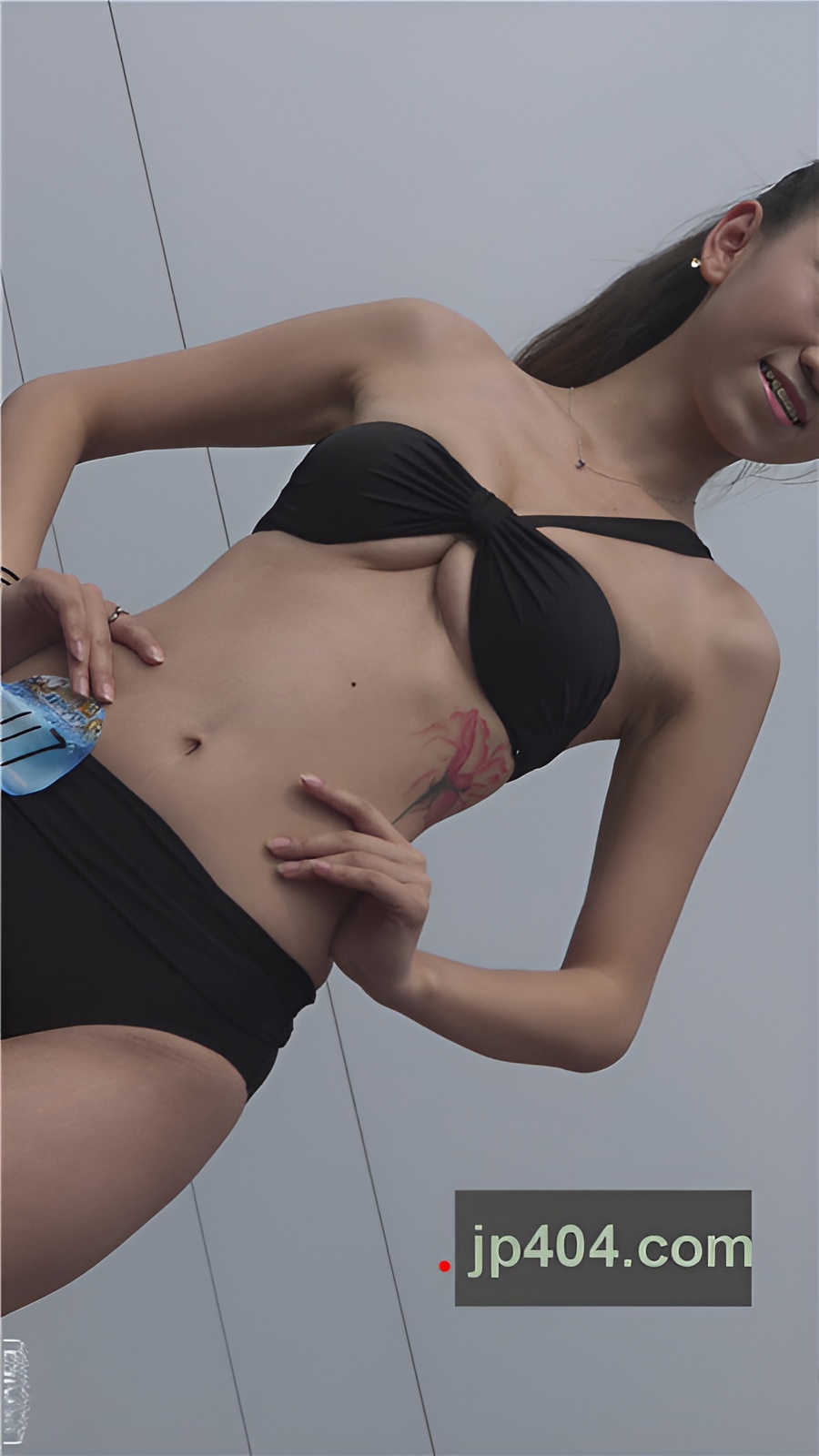 漂亮的黑色比基尼美女[3.1G/MP4]