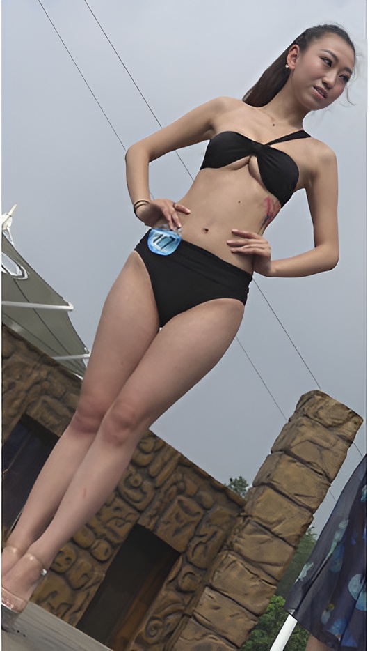 漂亮的黑色比基尼美女[3.1G/MP4]