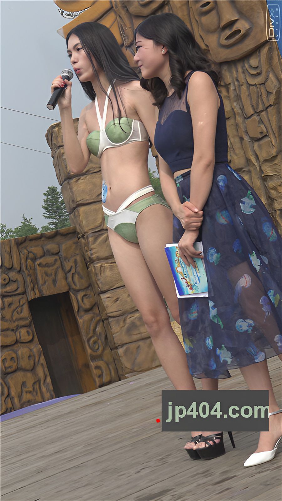 长腿比基尼美女小姐姐[924M/MP4]